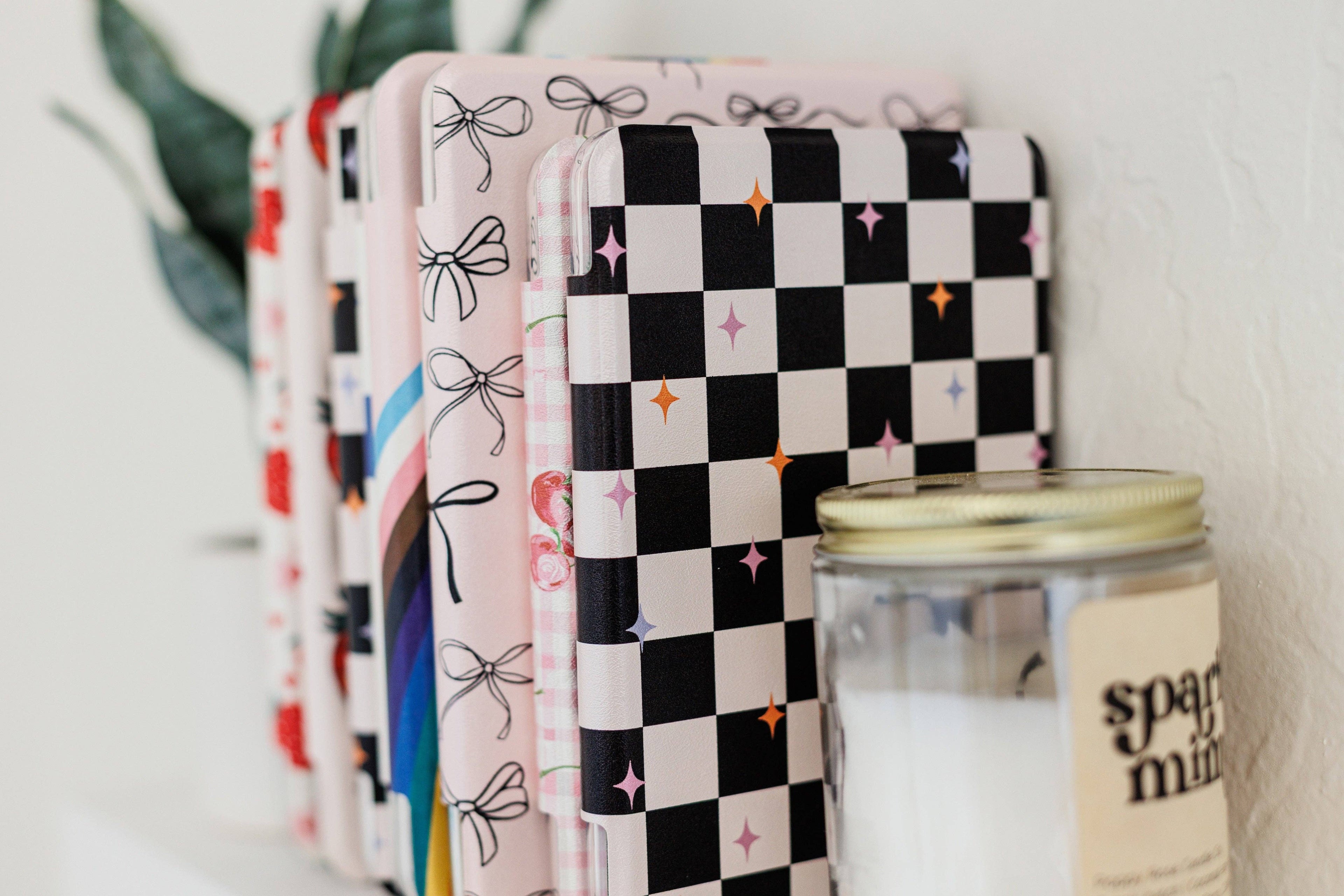 Magnetic Removable Cover & Stand - Checkered Kindle Case